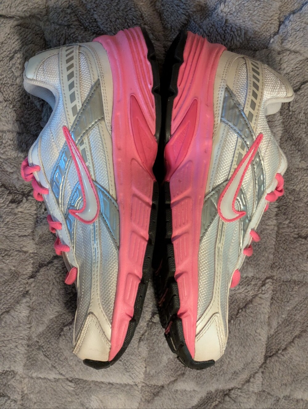 Nike Initiator White, Silver and Hot Pink Running Shoes. Size 8